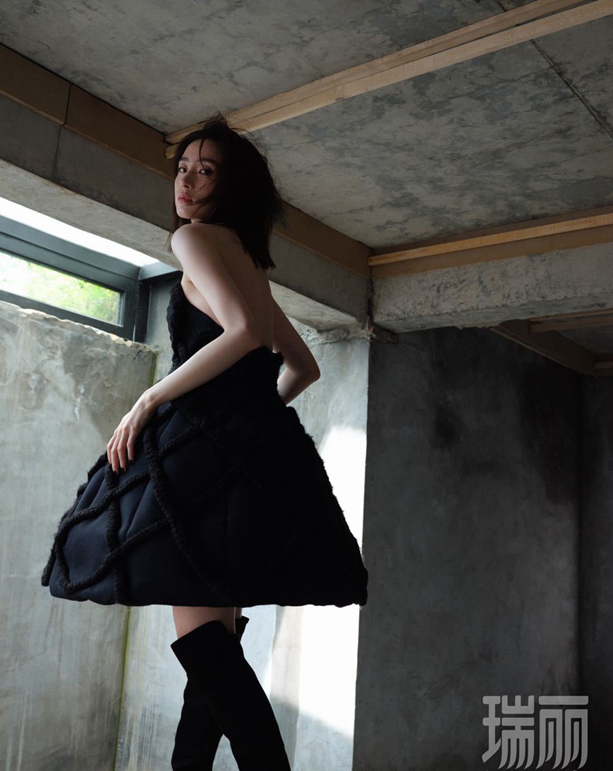 胡冰卿情绪氛围封面面容冷峻气质超然