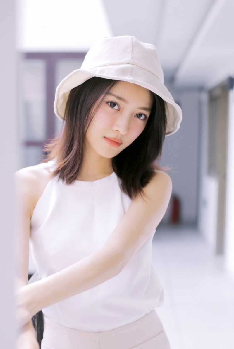 气质美女漂亮脸蛋苗条身材图片