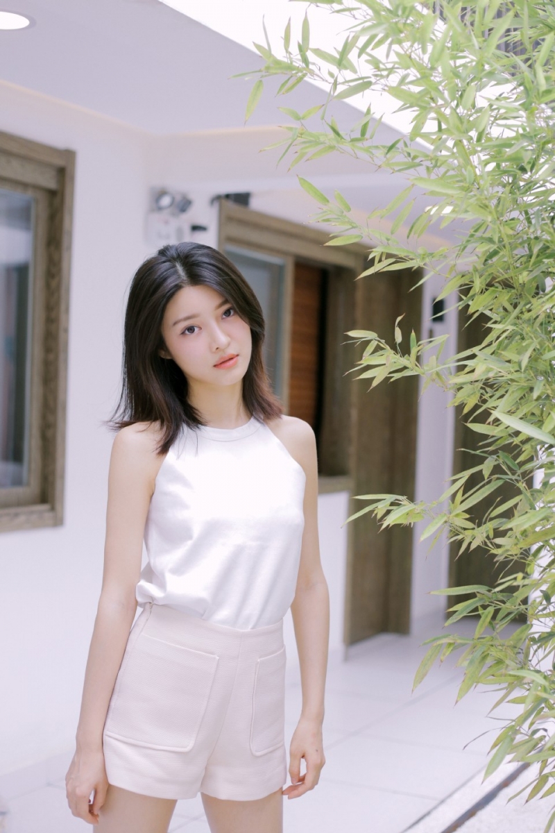 气质美女漂亮脸蛋苗条身材图片