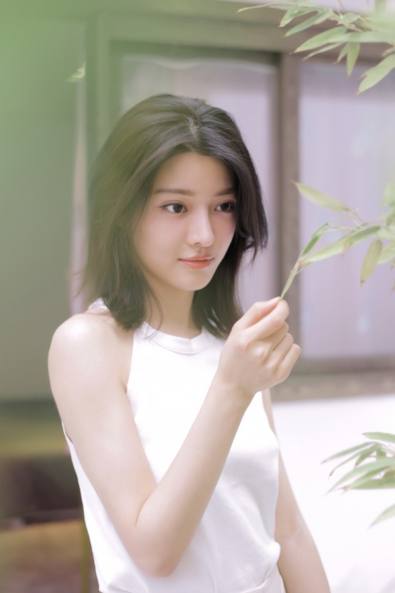 气质美女漂亮脸蛋苗条身材图片