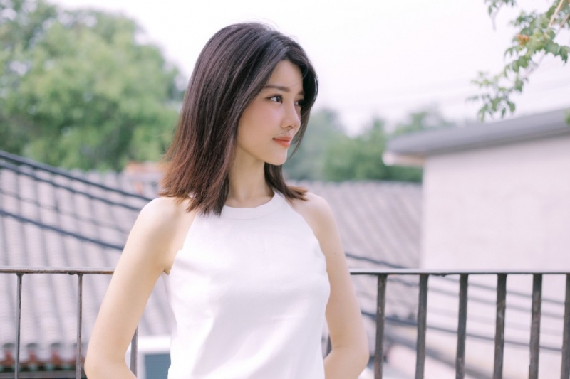 气质美女漂亮脸蛋苗条身材图片