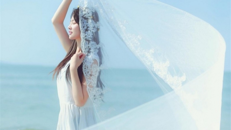 海边美女长发飘飘唯美动人写真