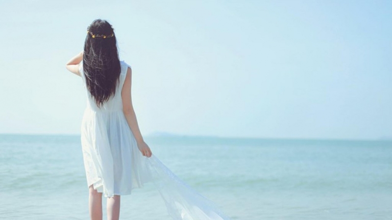 海边美女长发飘飘唯美动人写真