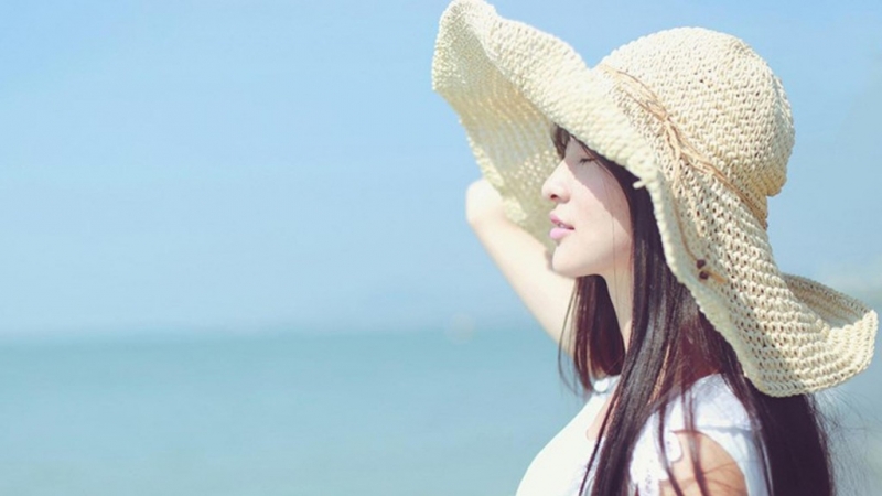 海边美女长发飘飘唯美动人写真