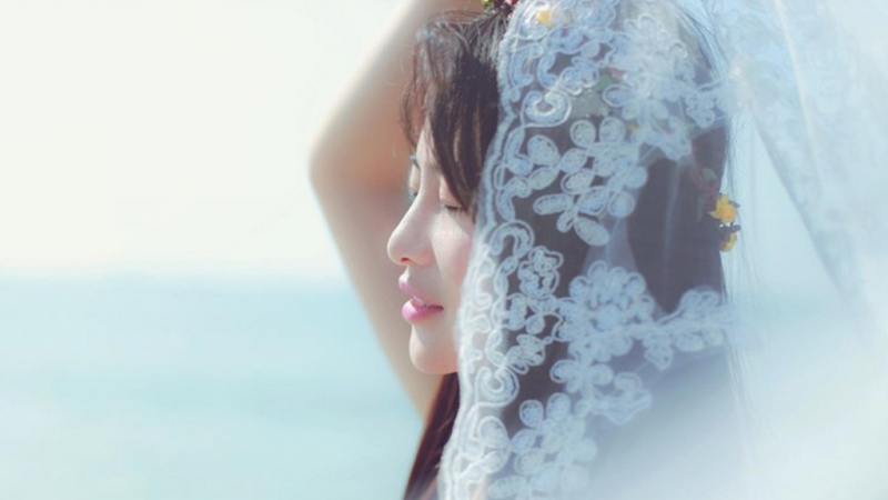 海边美女长发飘飘唯美动人写真