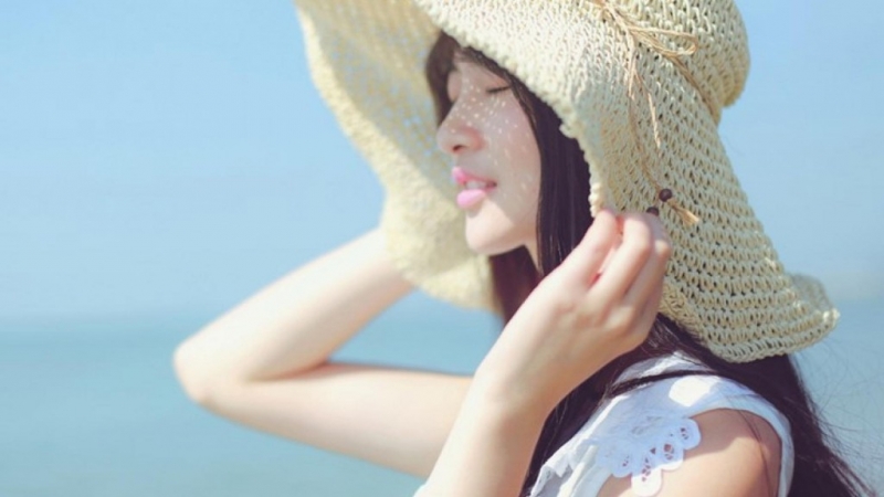 海边美女长发飘飘唯美动人写真