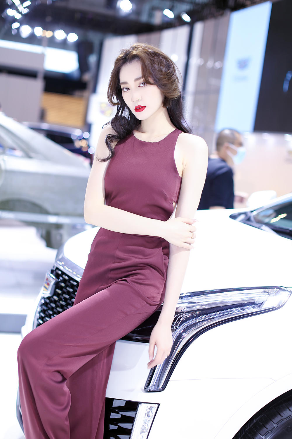 高挑有型美女车模红唇雪肤私拍