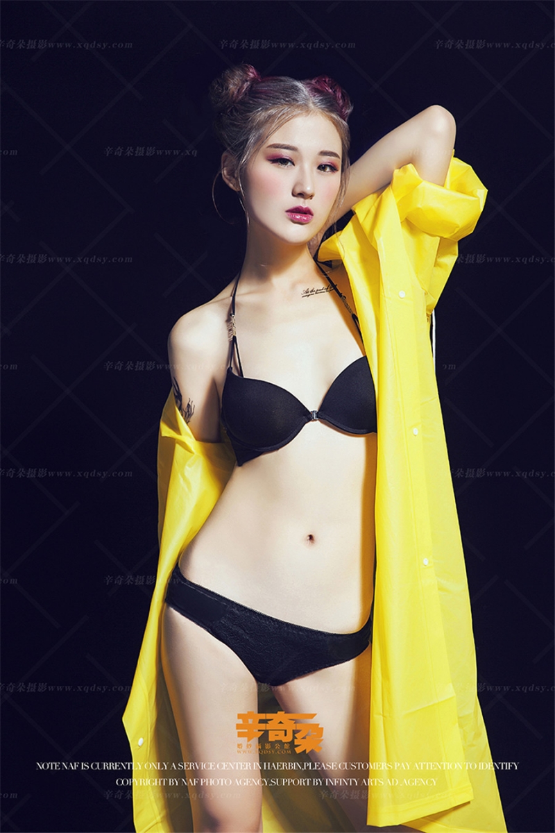 性感美女吊带内衣前凸后翘辣图