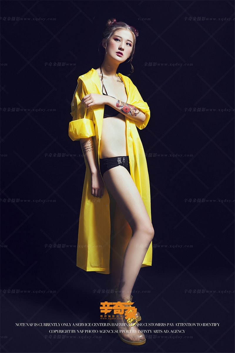 性感美女吊带内衣前凸后翘辣图