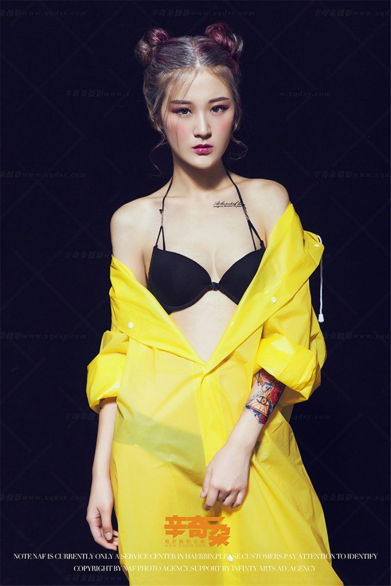 性感美女吊带内衣前凸后翘辣图