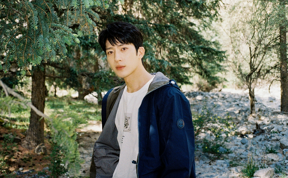 井柏然守护高山精灵青春帅气写真