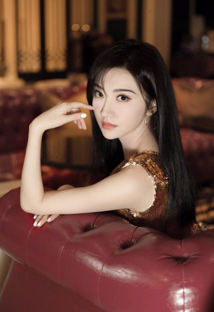 景甜鎏金亮片长裙高贵迷人写真