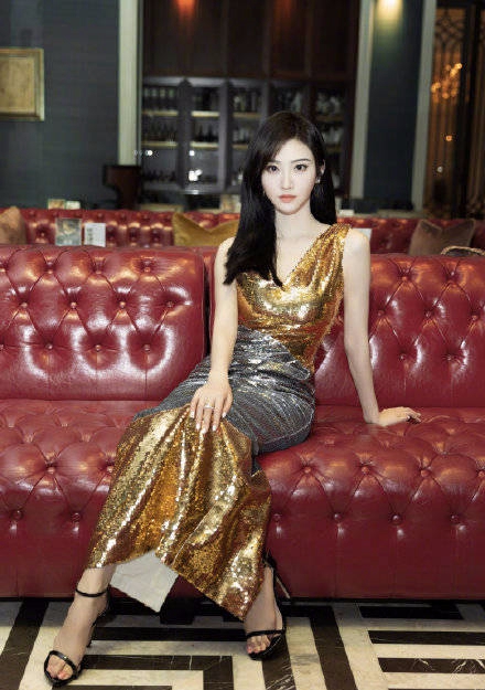 景甜鎏金亮片长裙高贵迷人写真