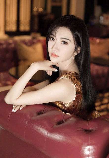 景甜鎏金亮片长裙高贵迷人写真