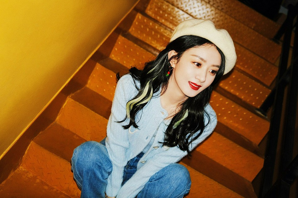 赵丽颖秋日造型尽显温柔可人写真