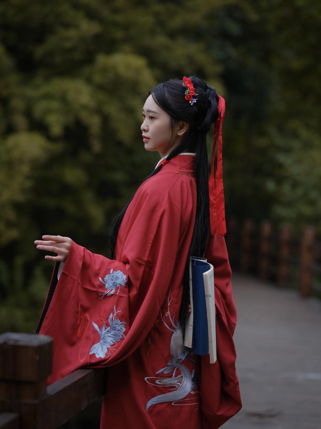 汉服美女饱读诗书满腹才华写真