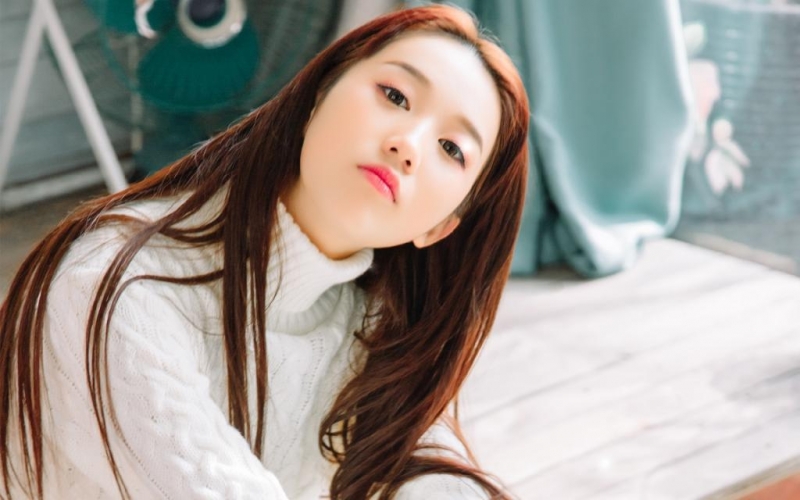 长发美女漂亮脸蛋白里透红图片