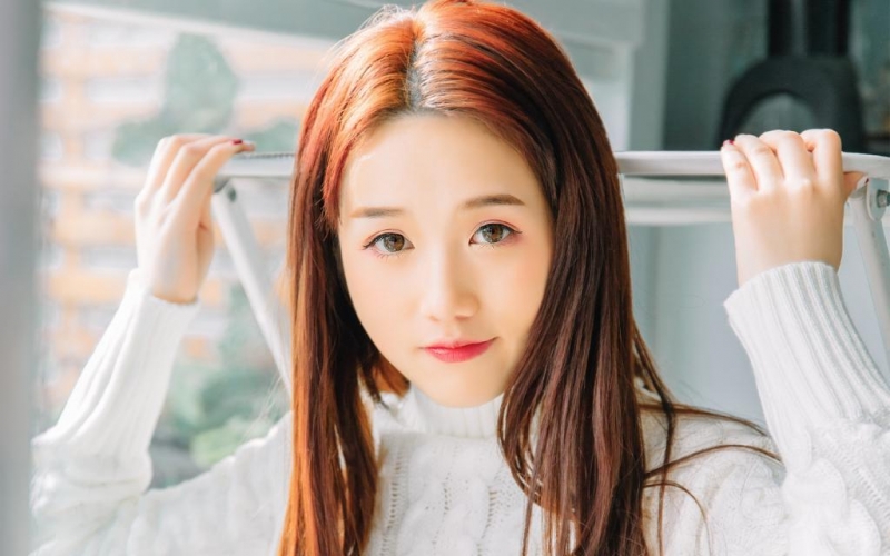 长发美女漂亮脸蛋白里透红图片