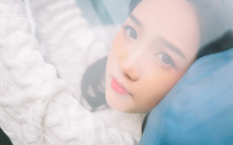 长发美女漂亮脸蛋白里透红图片