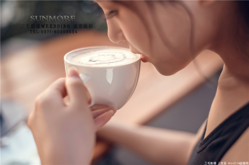 性感美女露脐装超短裤街拍美图