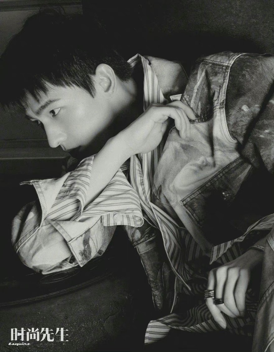 杨洋时尚先生十一月刊封面硬朗式帅气写真