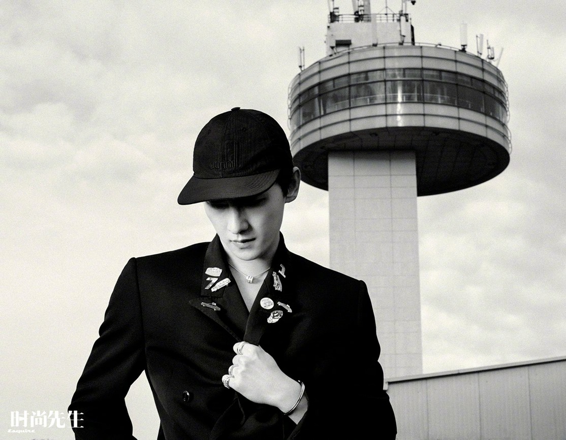 杨洋时尚先生十一月刊封面硬朗式帅气写真