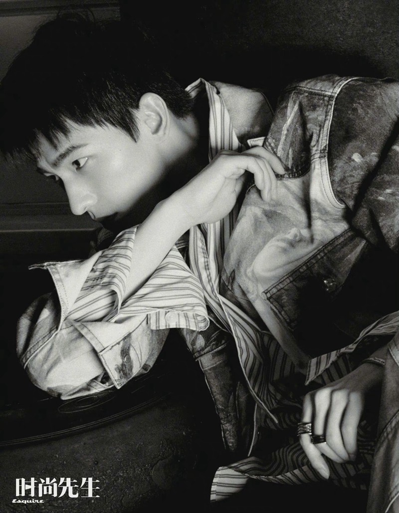 杨洋时尚先生十一月刊封面硬朗式帅气写真