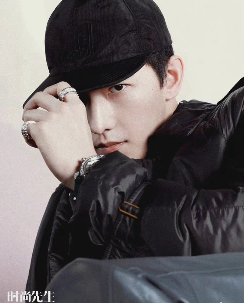 杨洋时尚先生十一月刊封面硬朗式帅气写真