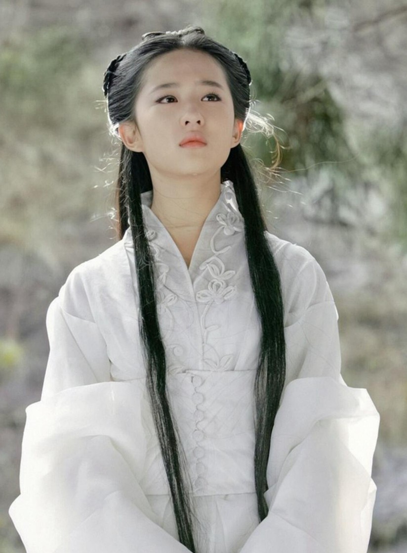 刘亦菲小龙女白衣舞剑旧照唯美仙气