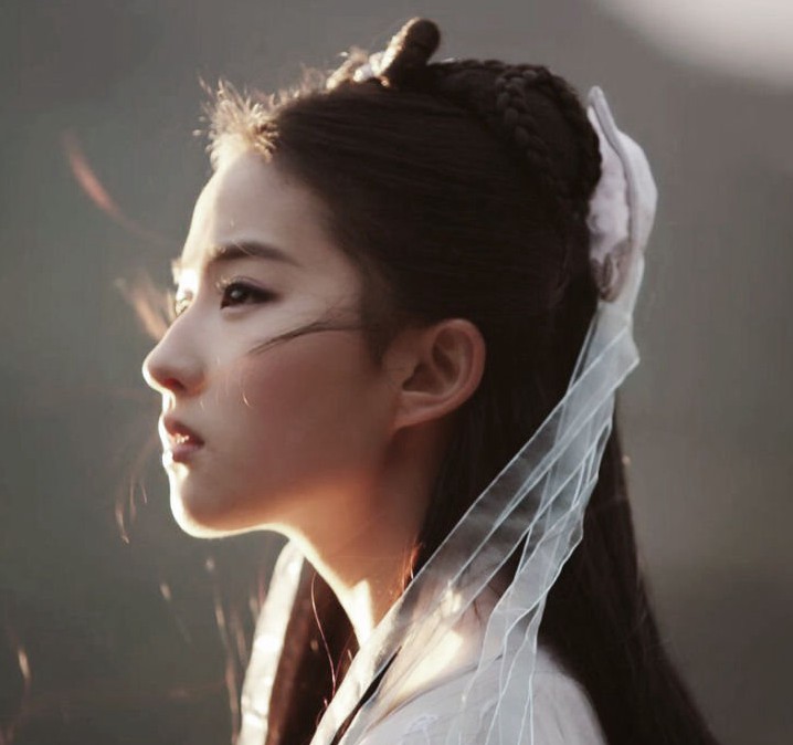 刘亦菲小龙女白衣舞剑旧照唯美仙气