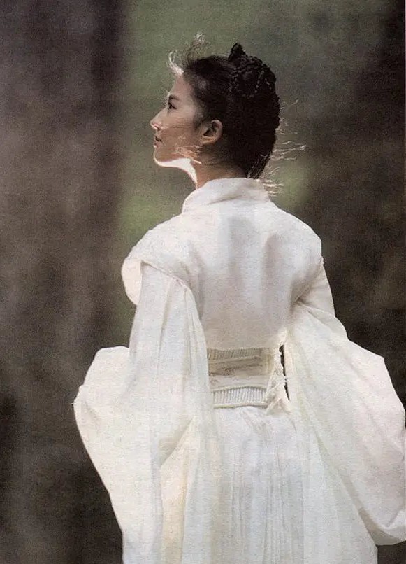 刘亦菲小龙女白衣舞剑旧照唯美仙气