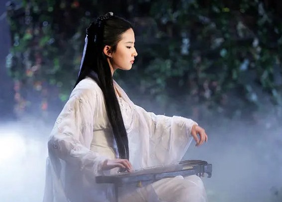 刘亦菲小龙女白衣舞剑旧照唯美仙气