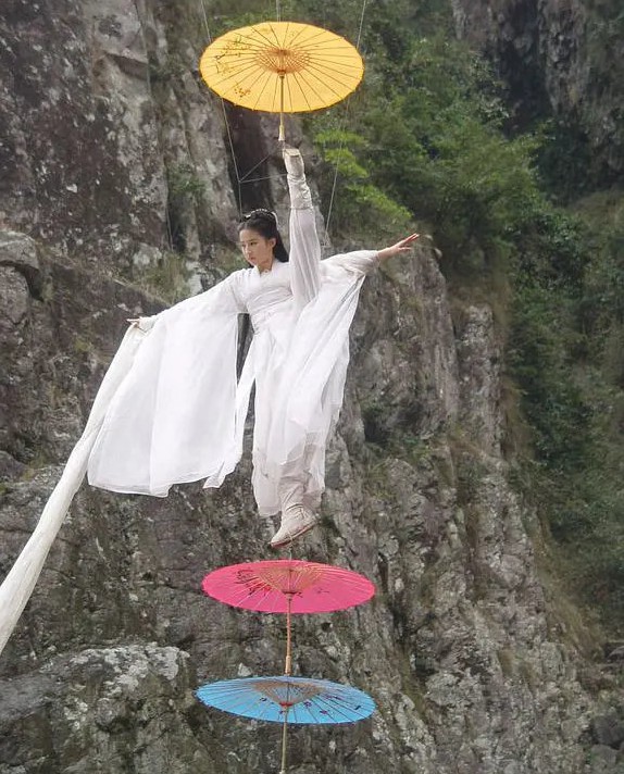 刘亦菲小龙女白衣舞剑旧照唯美仙气