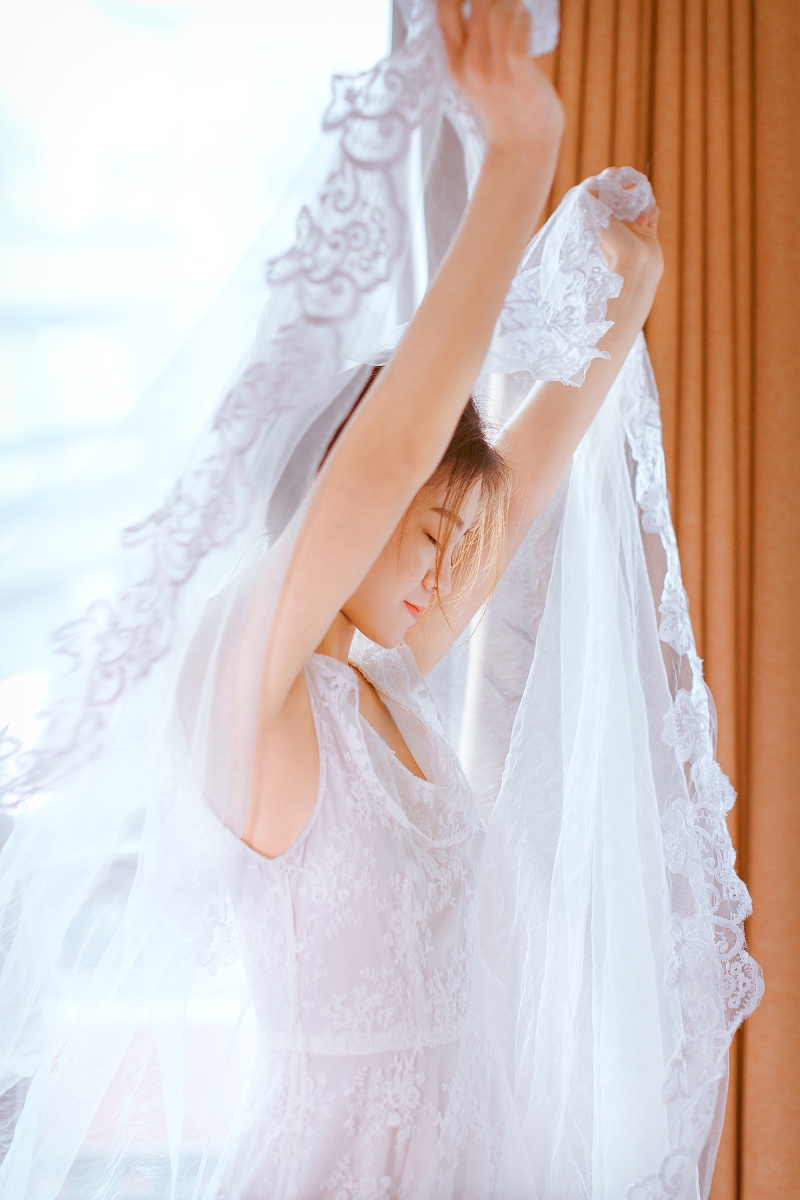 婚纱美女香肩美背性感撩人私拍