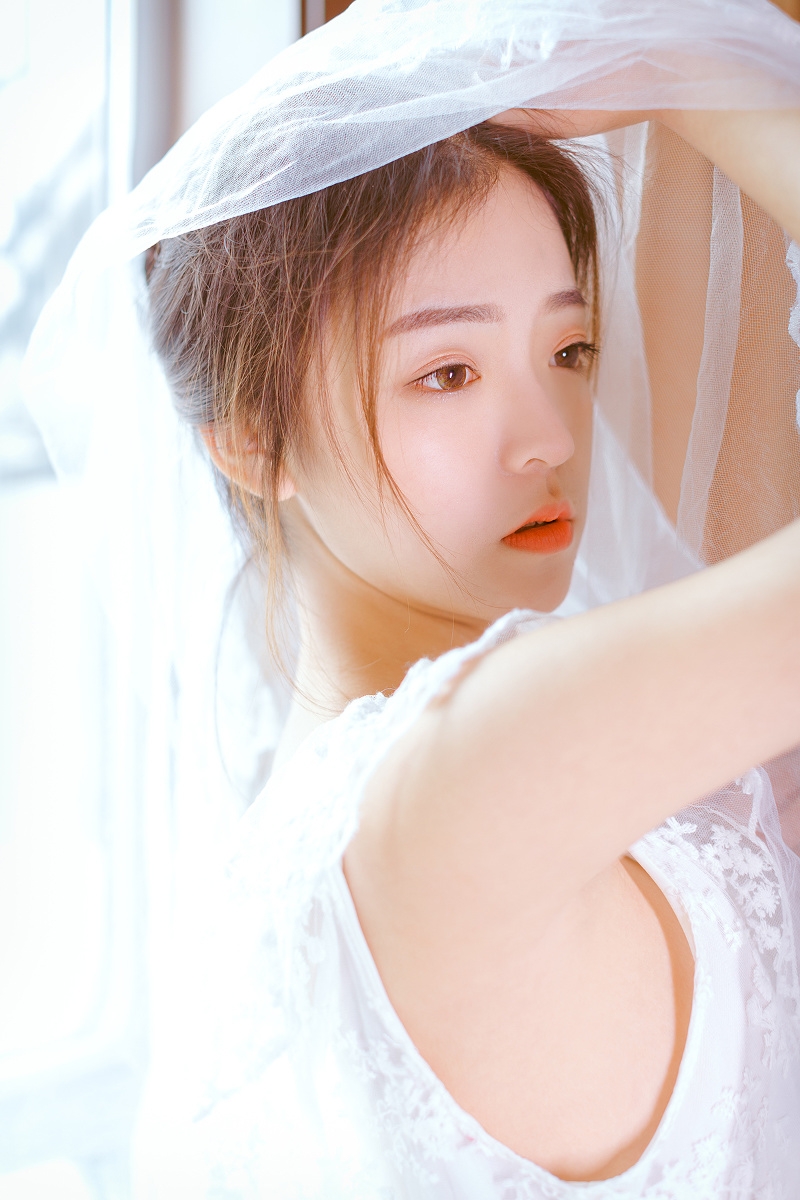 婚纱美女香肩美背性感撩人私拍