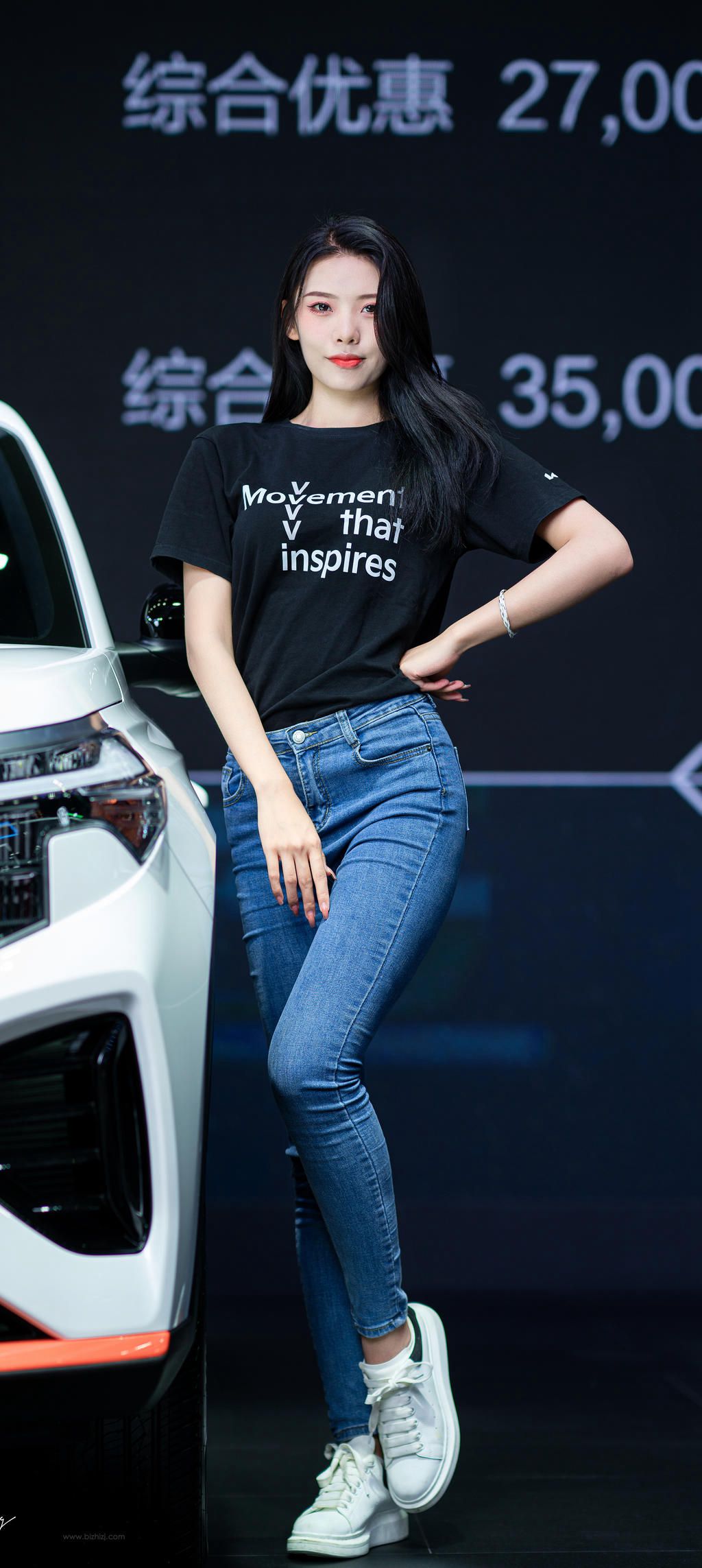 紧身牛仔裤车模性感大长腿套图