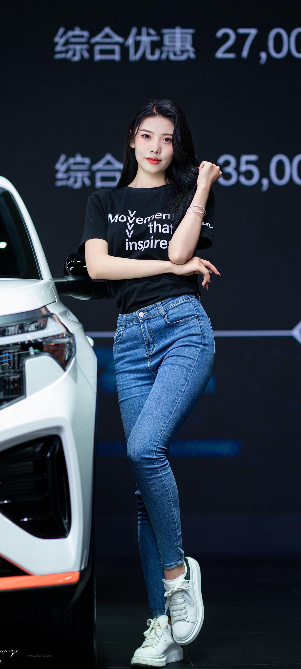 紧身牛仔裤车模性感大长腿套图