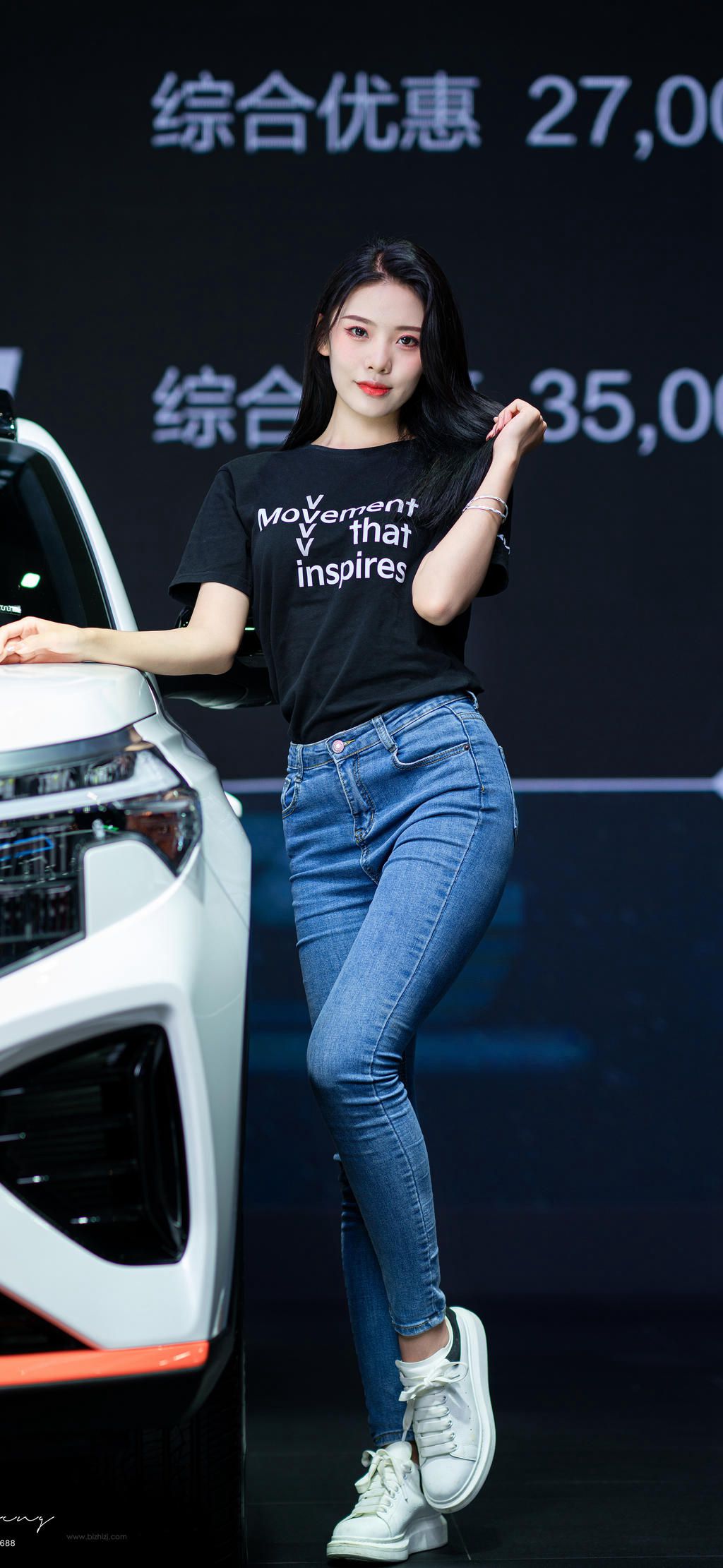 紧身牛仔裤车模性感大长腿套图