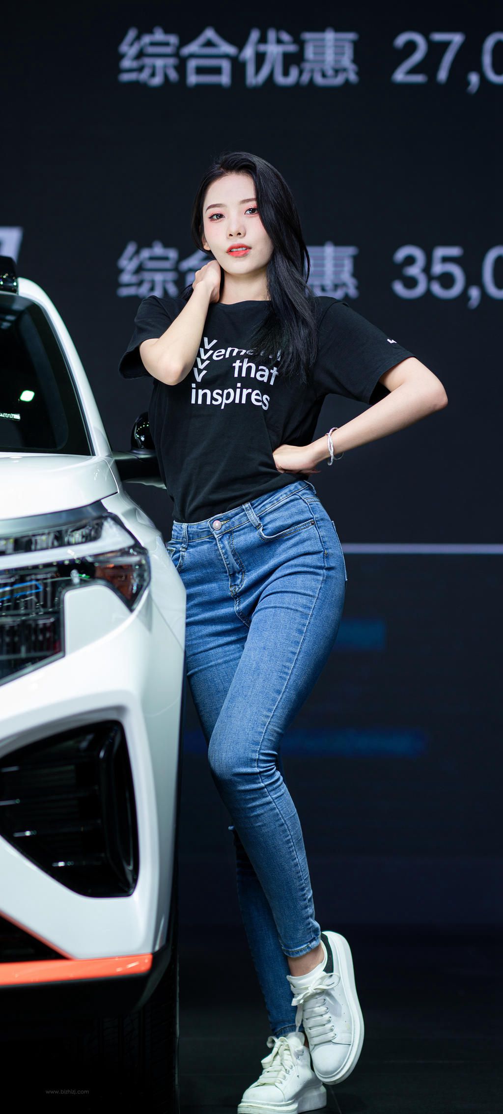 紧身牛仔裤车模性感大长腿套图