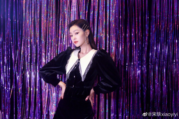 宋轶女团风造型女人味十足写真