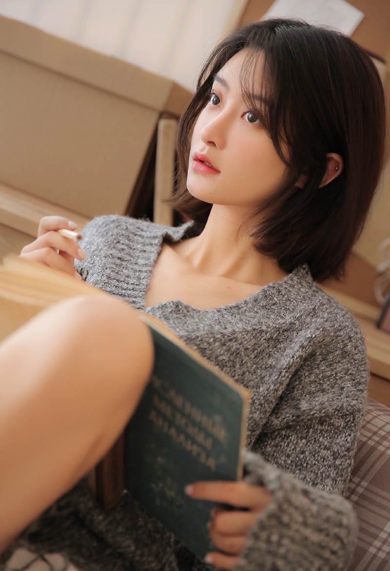 毛衣美女齐肩短发慵懒随性图片