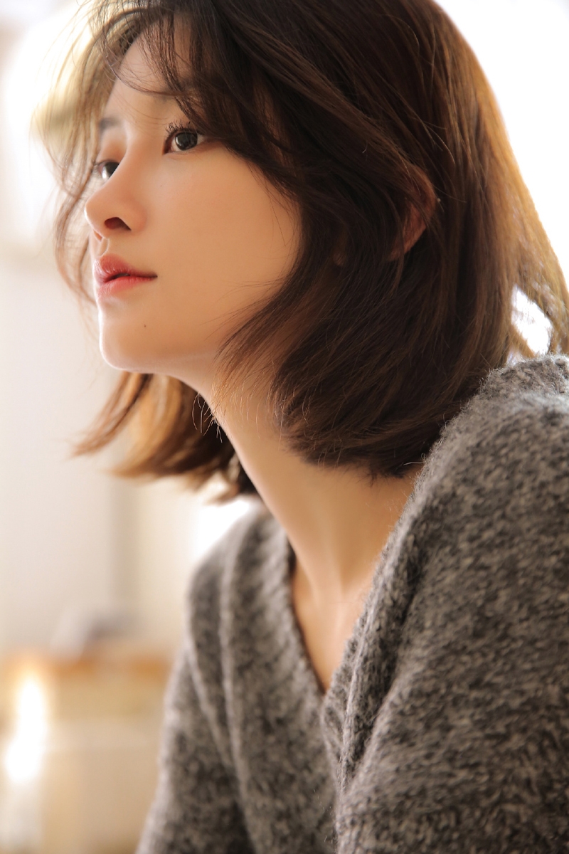 毛衣美女齐肩短发慵懒随性图片