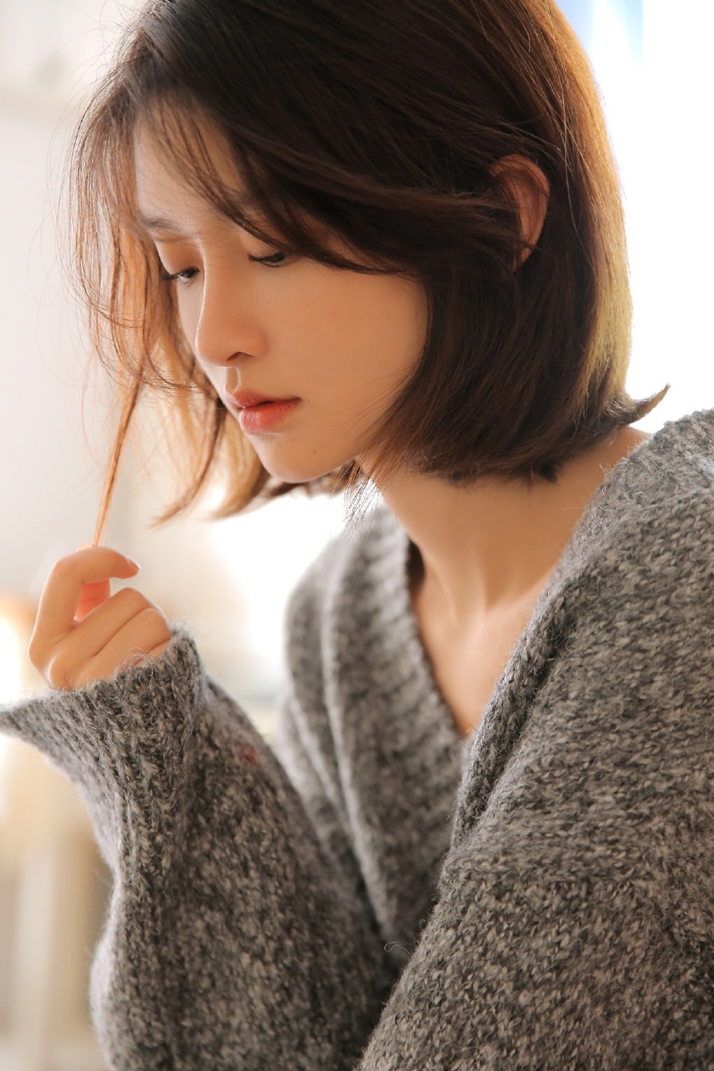 毛衣美女齐肩短发慵懒随性图片