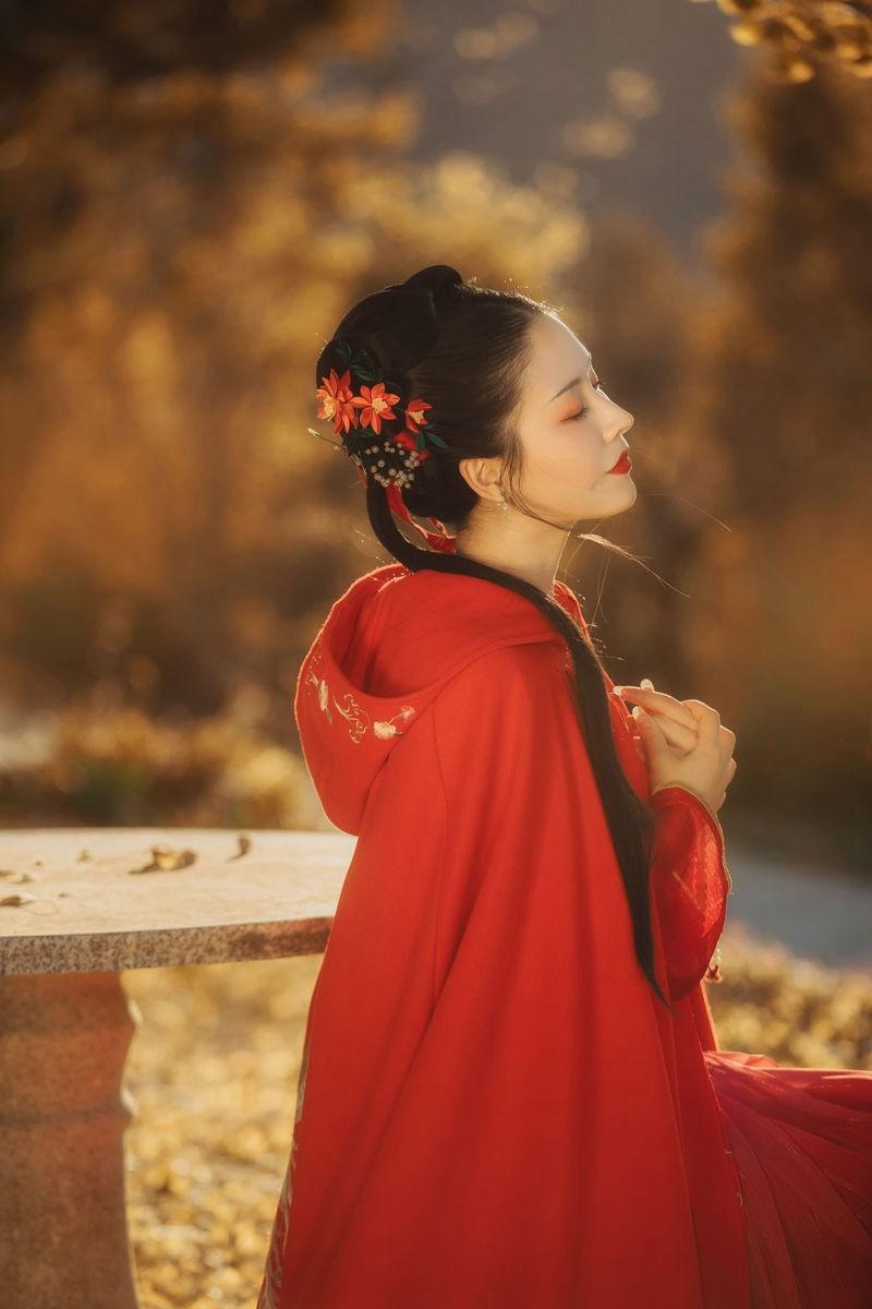 汉服美女红妆素裹妩媚妖娆图片
