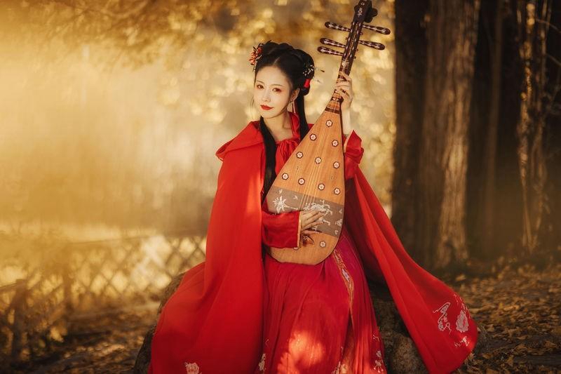 汉服美女红妆素裹妩媚妖娆图片