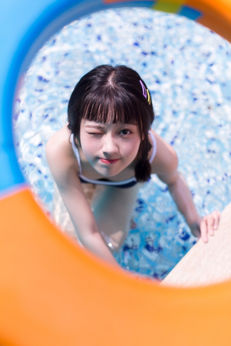 性感少女连体泳衣湿身诱惑私拍