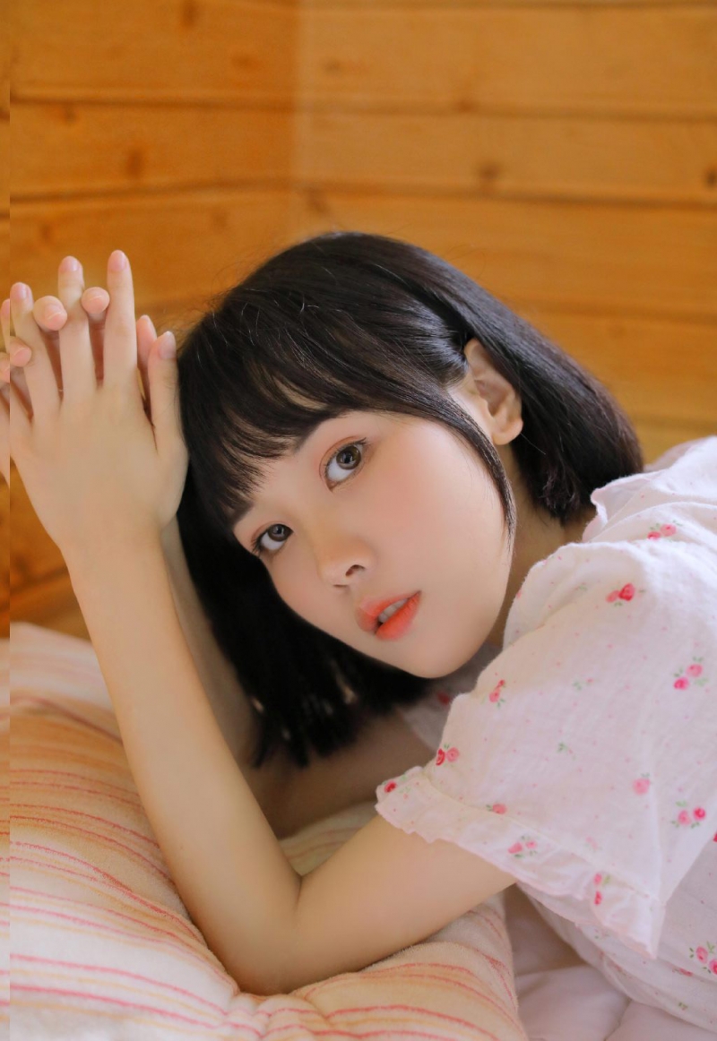 睡衣美女调皮搞怪俏皮可爱写真