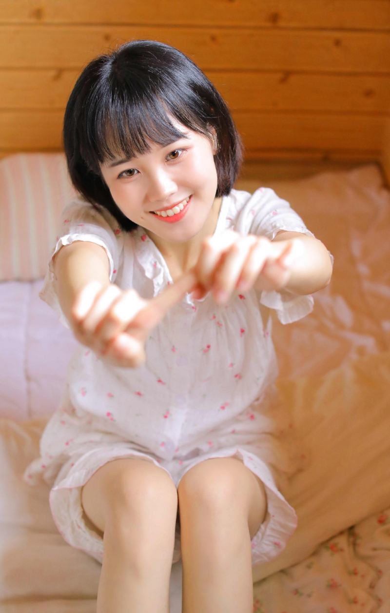 睡衣美女调皮搞怪俏皮可爱写真