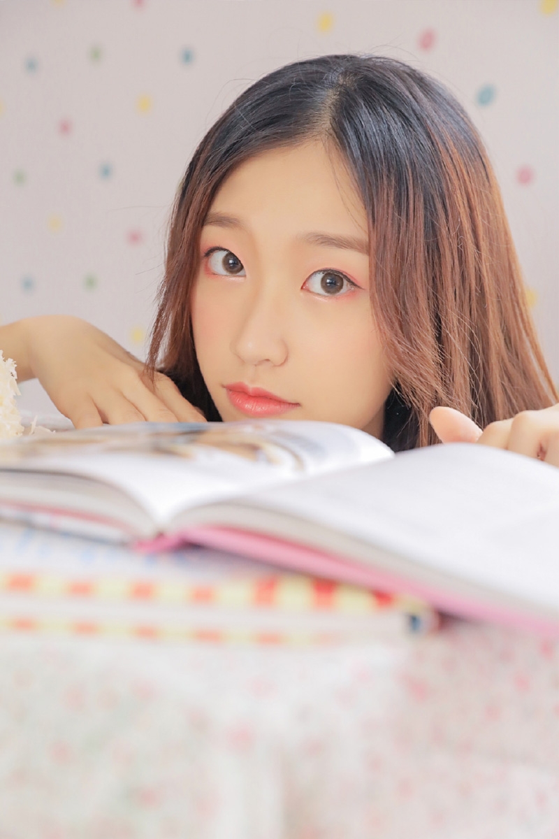 小清新美女背带牛仔裤私房写真