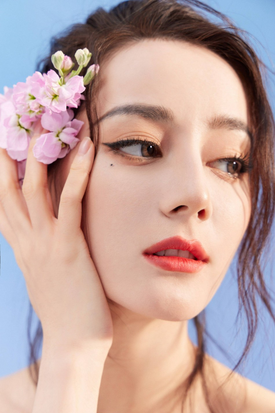 迪丽热巴抹胸碎花曳地长裙写真